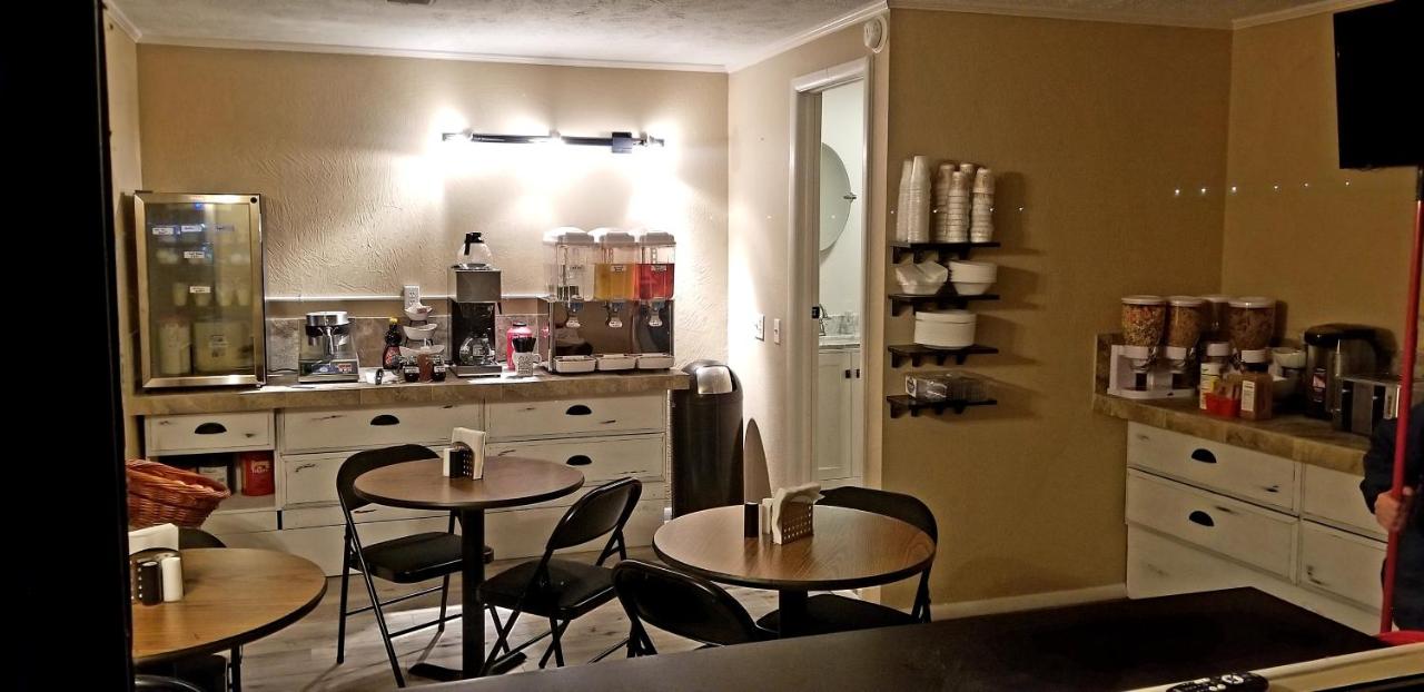 | Fairway Inn