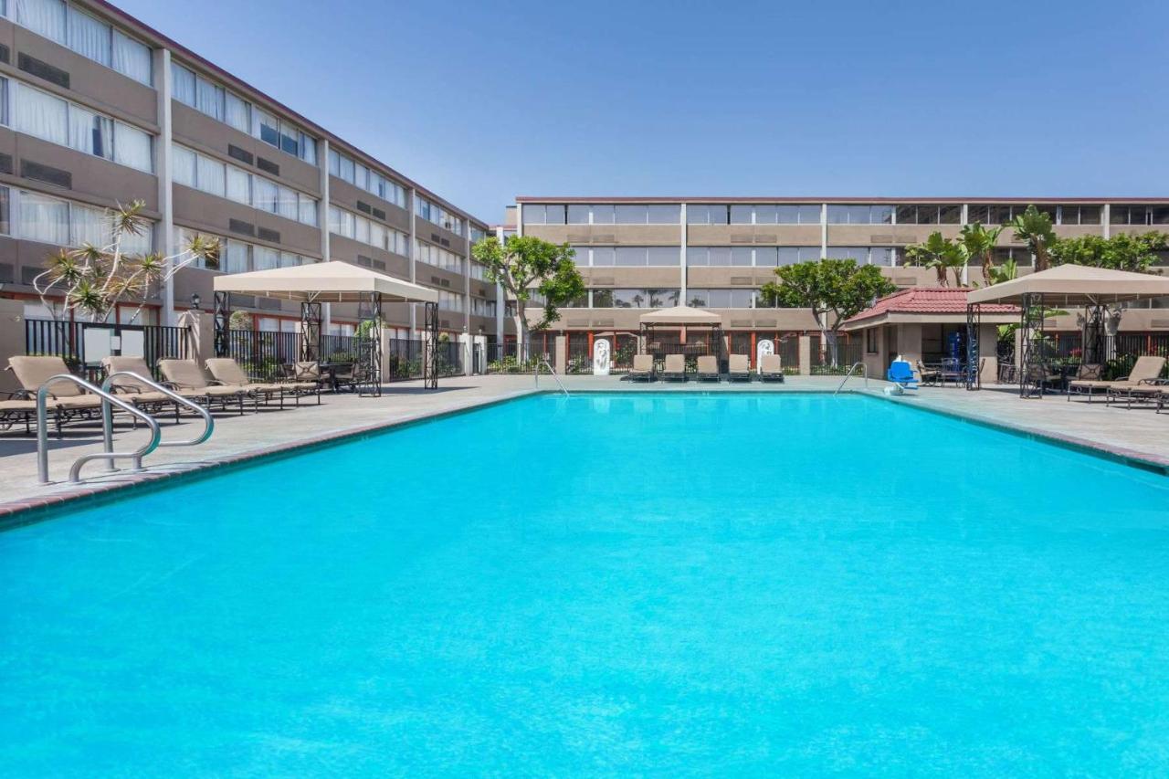 | Howard Johnson by Wyndham Fullerton/Anaheim Conference Cntr