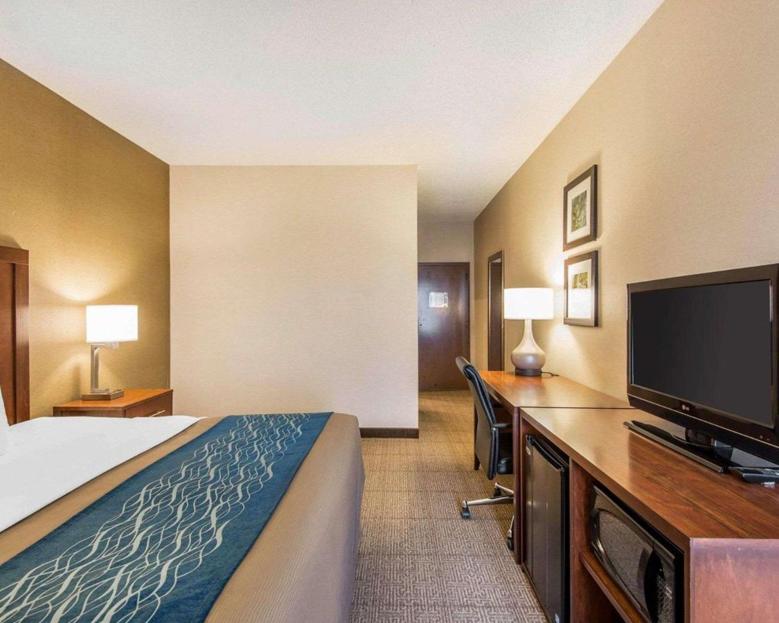King Room - Non-Smoking at Quality Inn Cameron