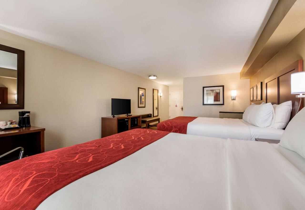Deluxe Queen Room at Comfort Suites Atlantic City North