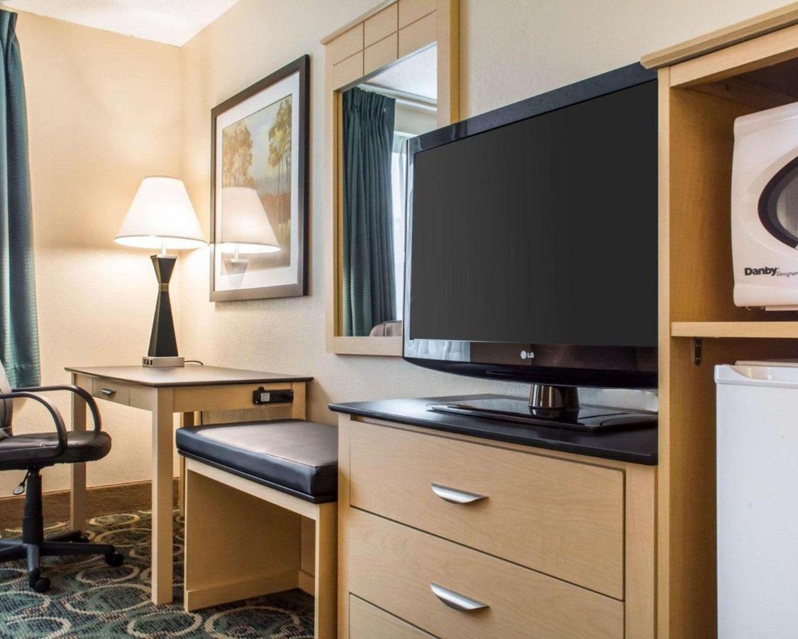 | Quality Inn Geneseo