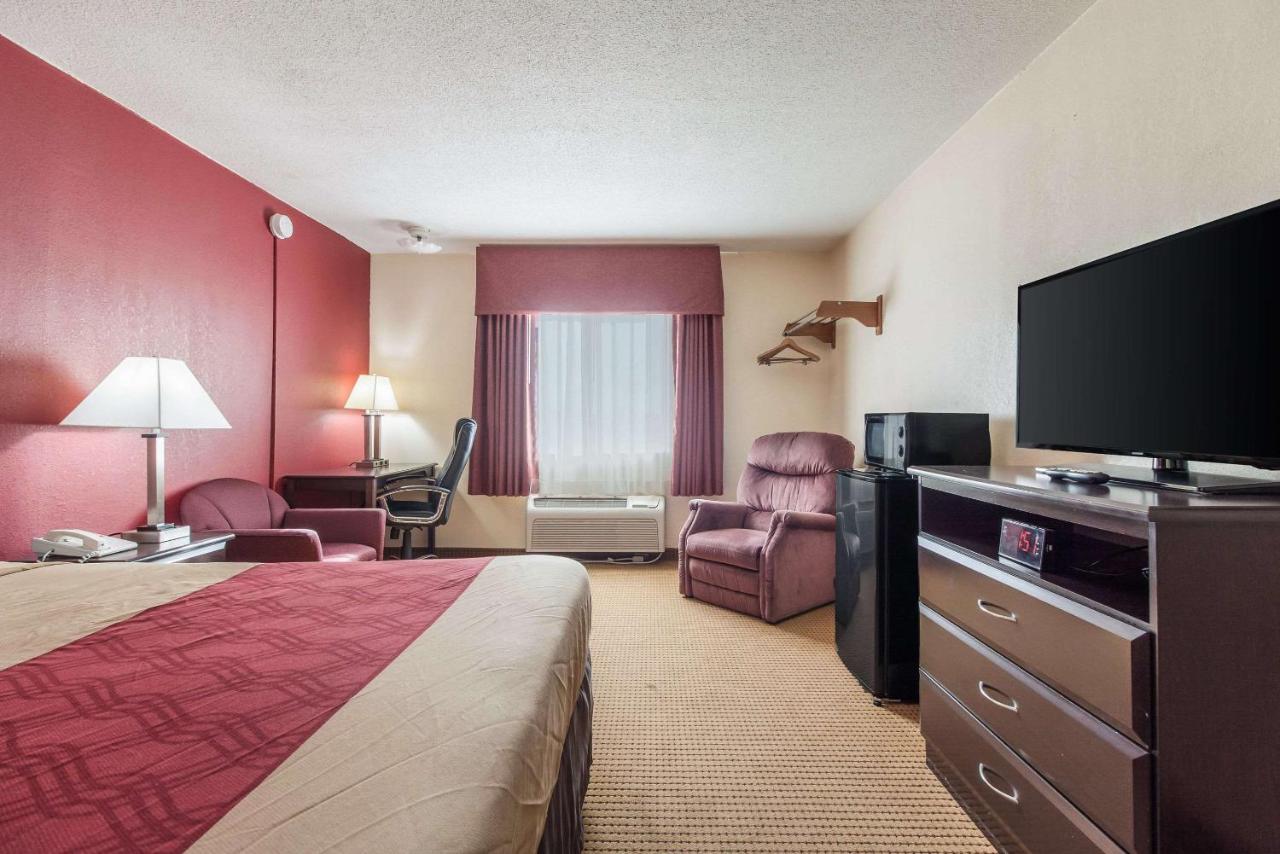 King Room - Non-Smoking at Econo Lodge Lexington