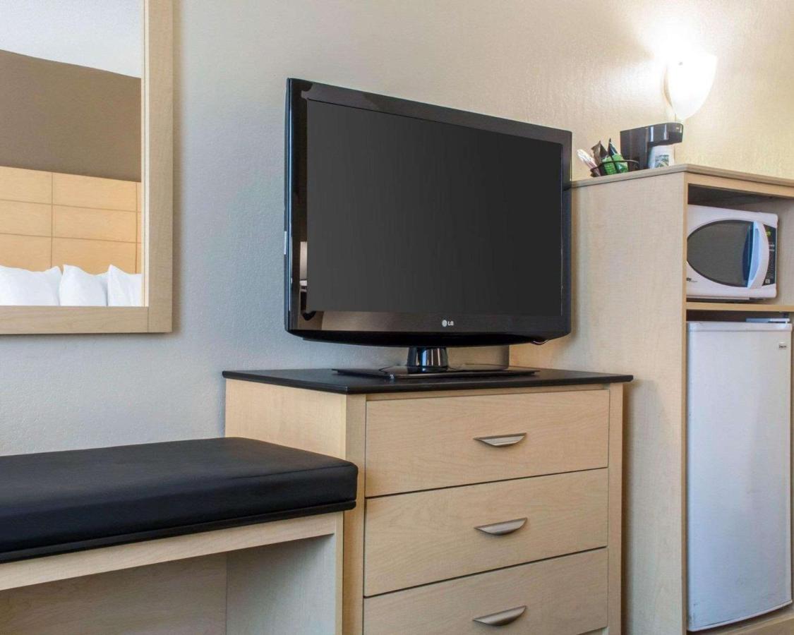 | Quality Inn Geneseo