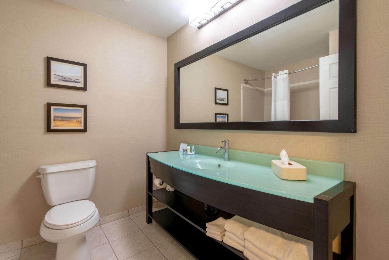 Deluxe King Suite at Comfort Suites Atlantic City North