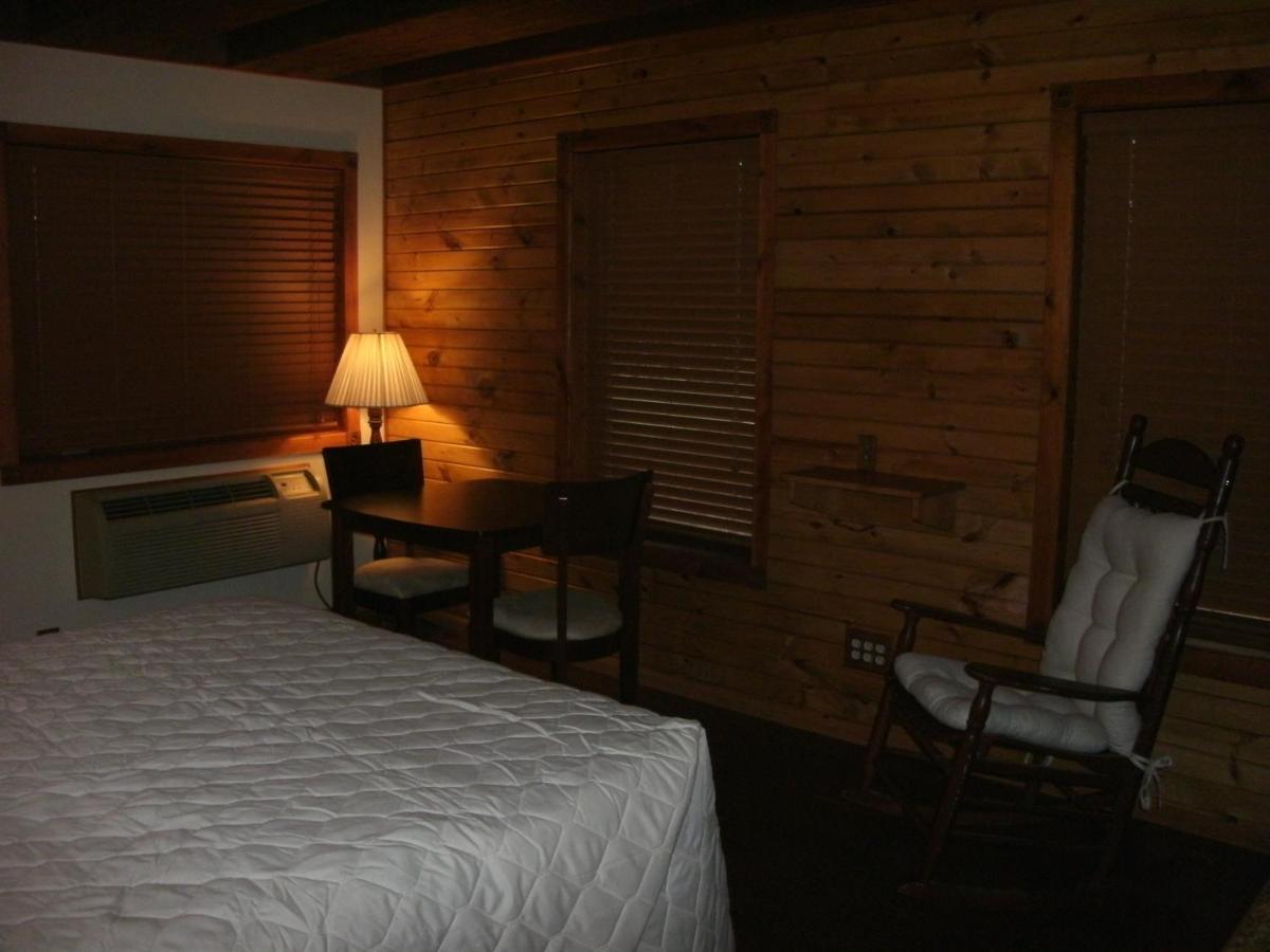  | Cool Springs Inn