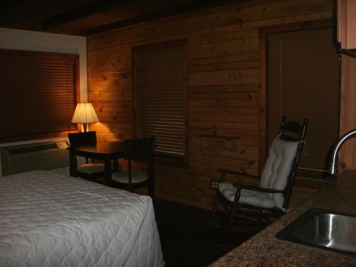  | Cool Springs Inn