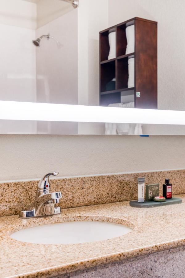Junior Suite at Alexis Hotel & Banquets Dallas Park Central Galleria
