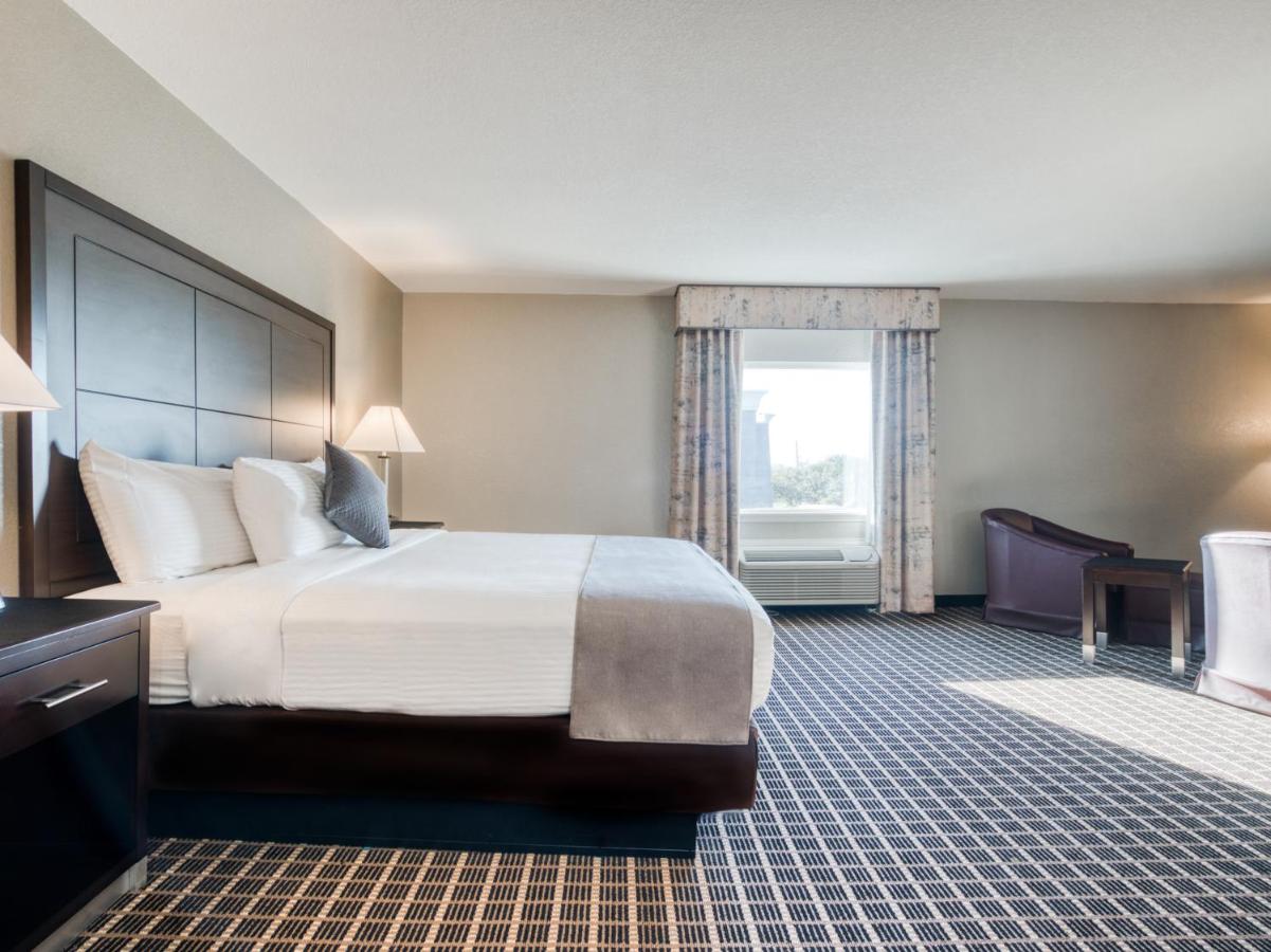 Junior Suite at Alexis Hotel & Banquets Dallas Park Central Galleria