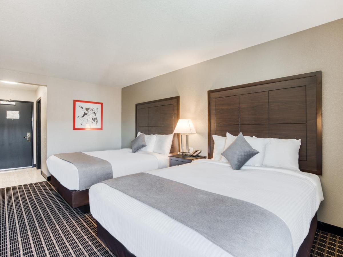 Queen Room with Two Queen Beds - Disability Access at Alexis Hotel & Banquets Dallas Park Central Galleria