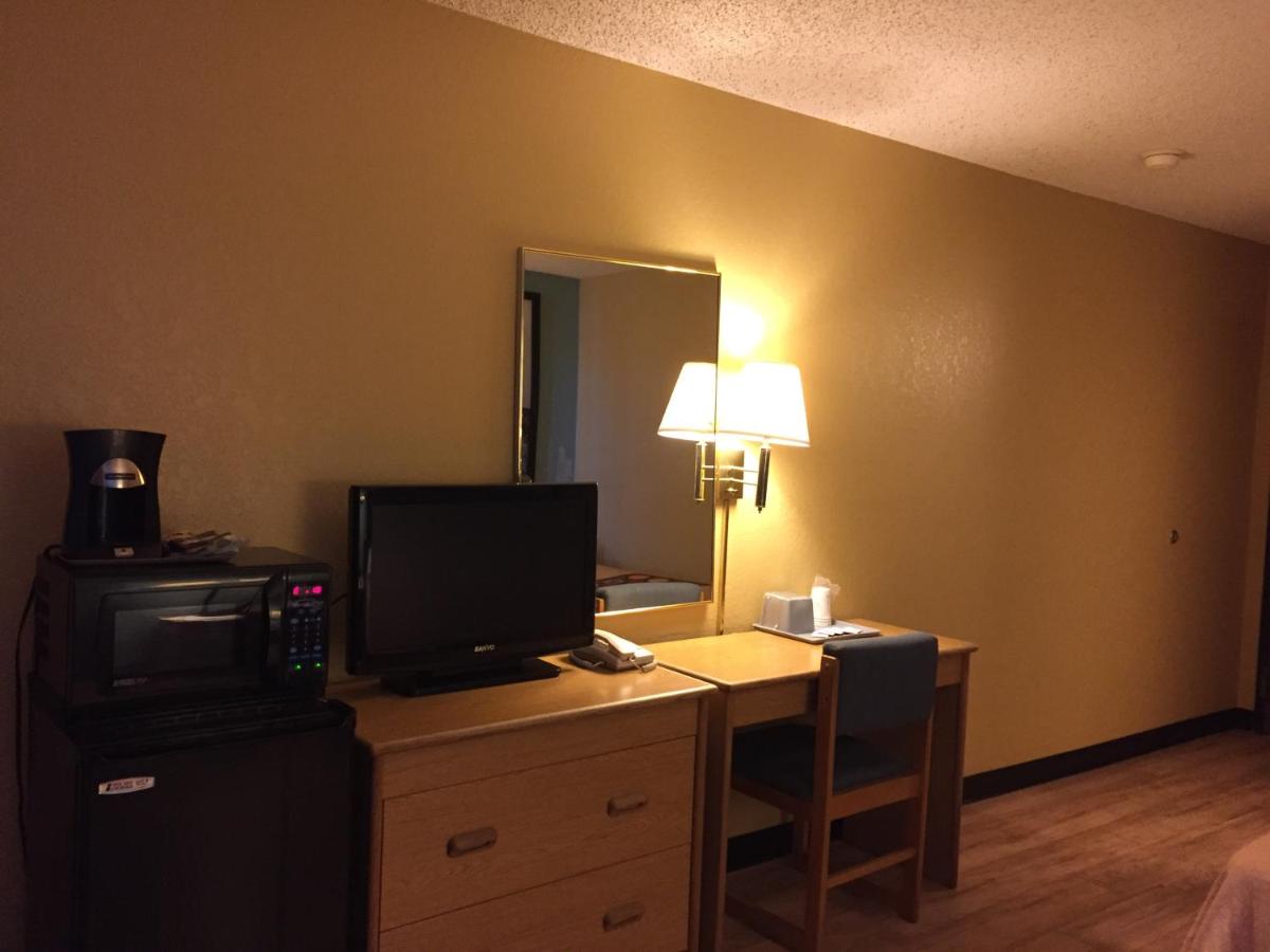 Deluxe King Suite at Super 8 by Wyndham Raton