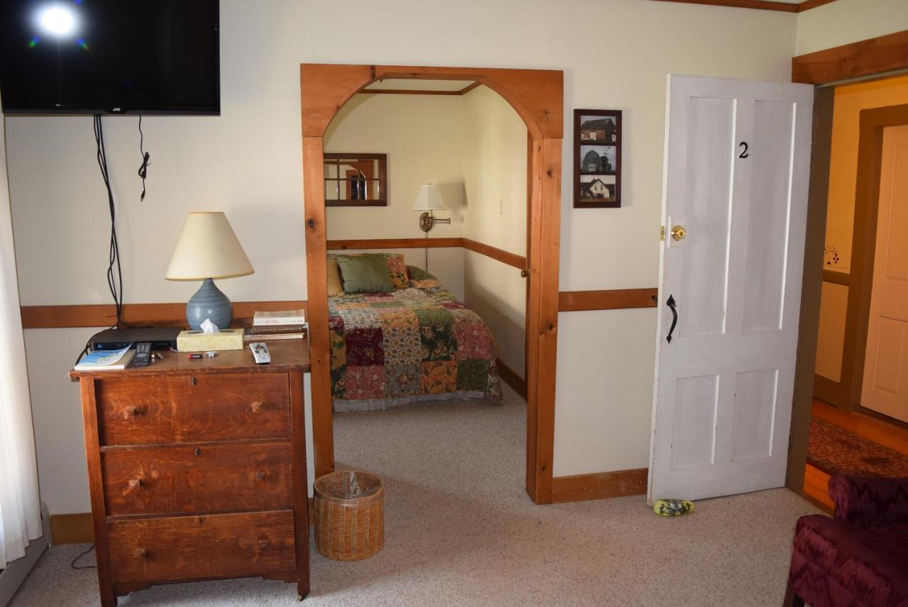 | Black Lantern Inn