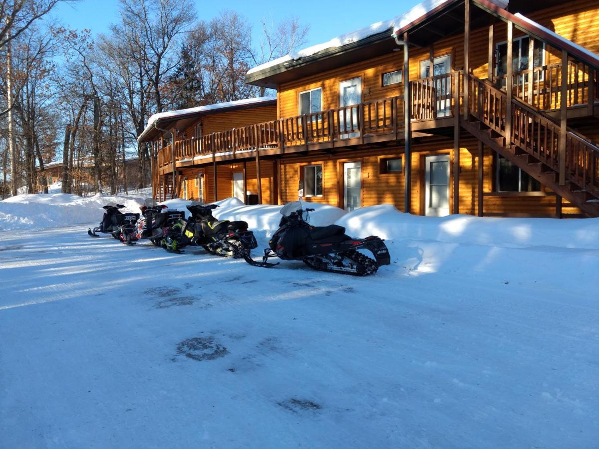 | Curriers Lakeview Lodge