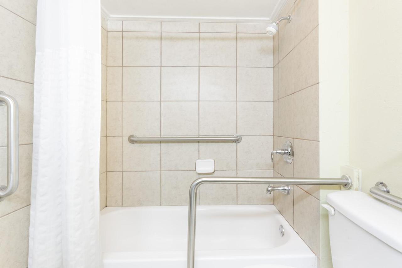 Double Room with Two Double Beds and Bath Tub - Mobility Accessible/Non-Smoking at Days Inn by Wyndham Pensacola - Historic Downtown