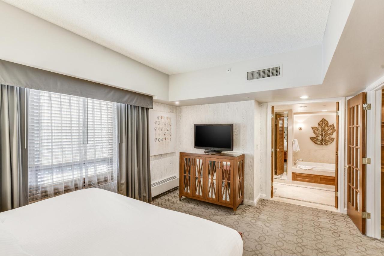 Premium Spa Suite King at Harrah's Lake Tahoe – A Caesars Rewards Destination