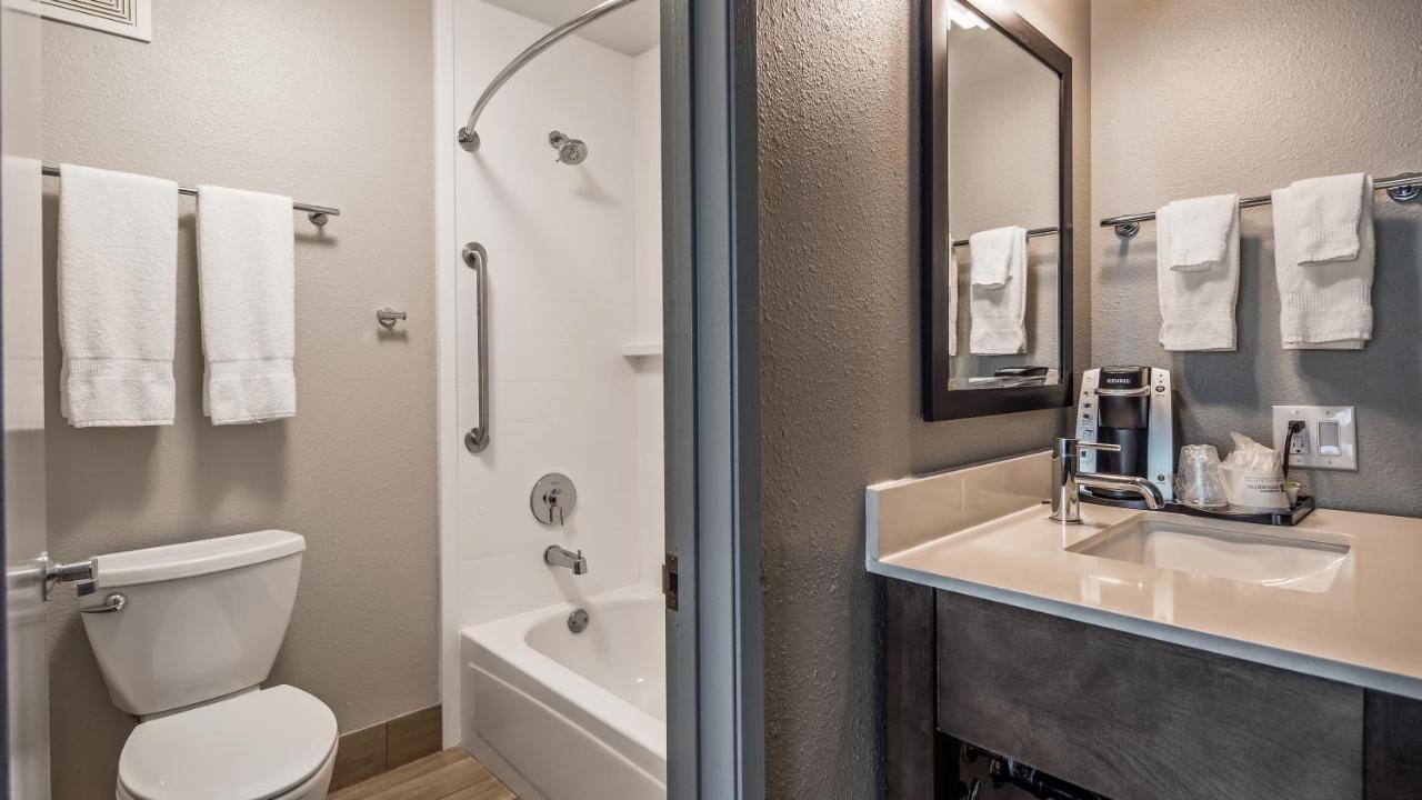 Small Double Room at Best Western McMinnville Inn