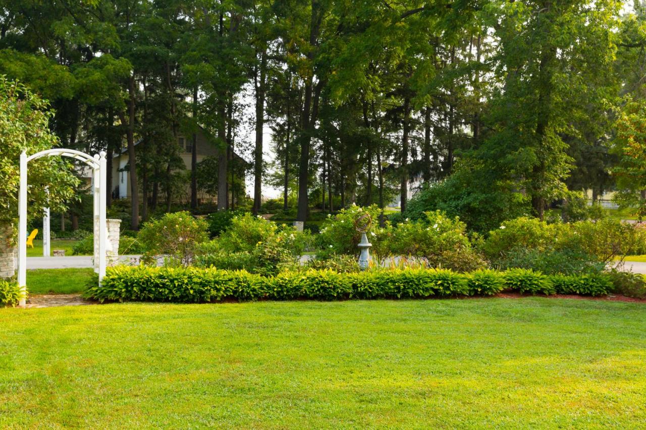 | Oak Park Inn