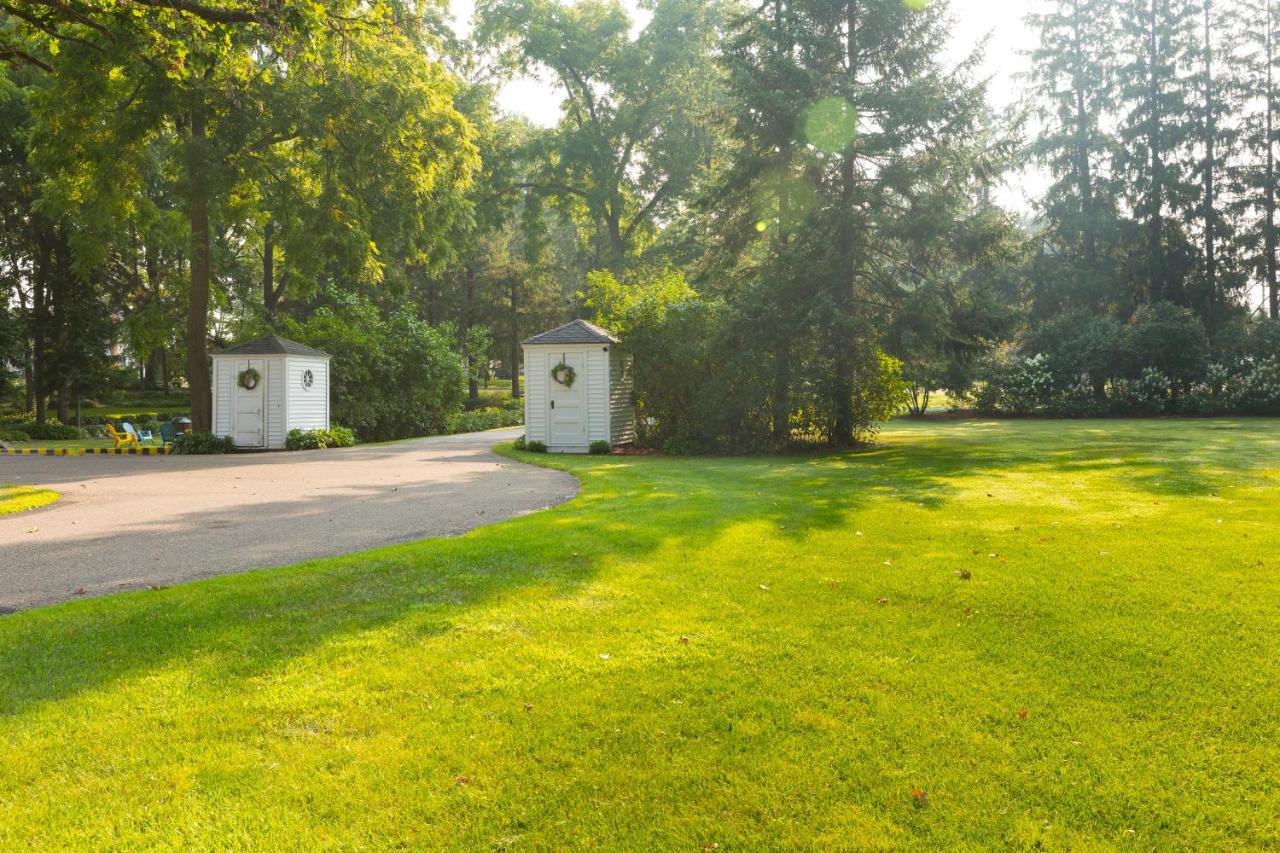 | Oak Park Inn