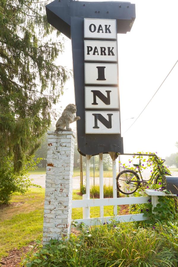 | Oak Park Inn