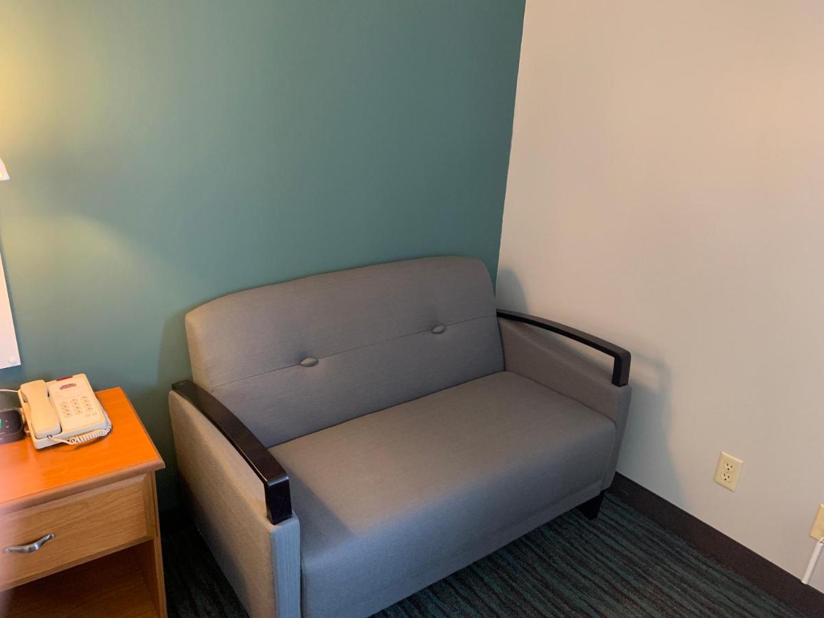 | Countryside Inn & Suites CB I80/I29.