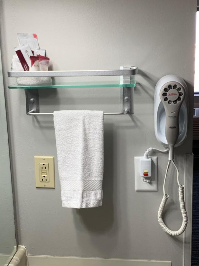 | Countryside Inn & Suites CB I80/I29.