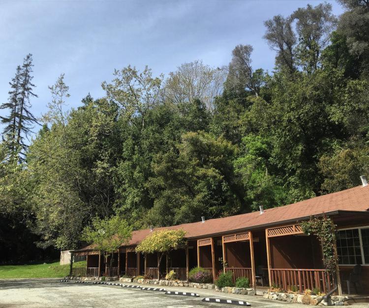 | Big Sur River Inn