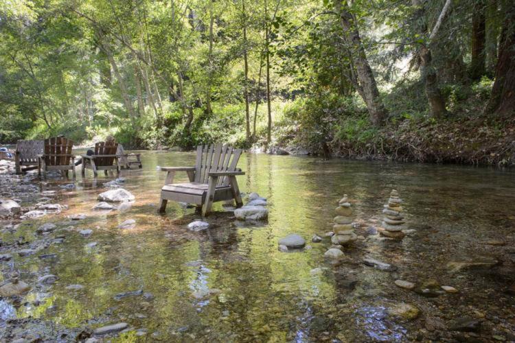 | Big Sur River Inn