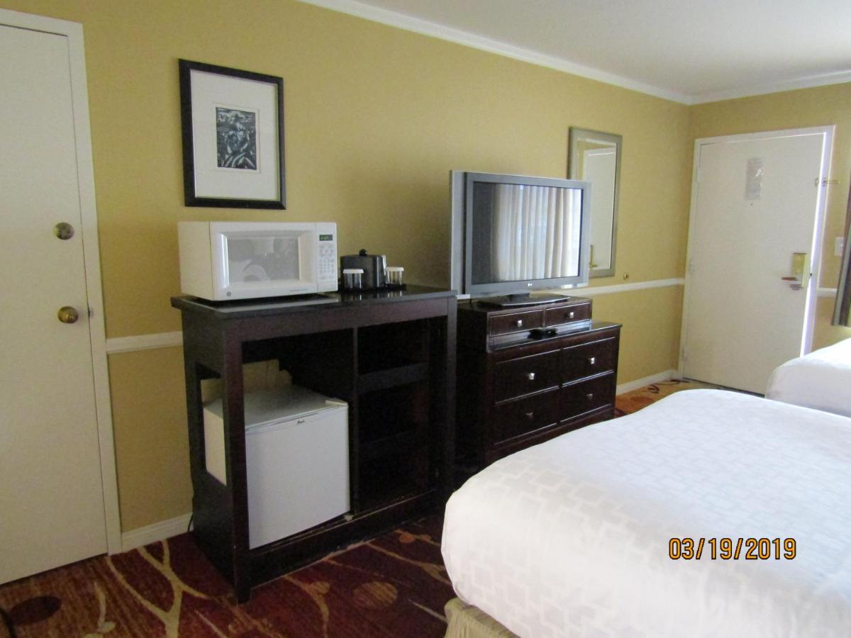 Standard Double Room with Two Double Beds at Clarion Inn Near China Lake Naval Station