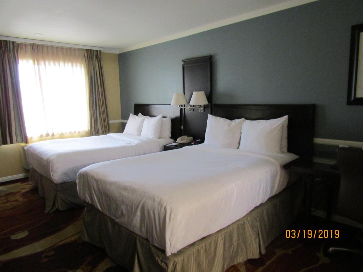 Standard Double Room with Two Double Beds at Clarion Inn Near China Lake Naval Station