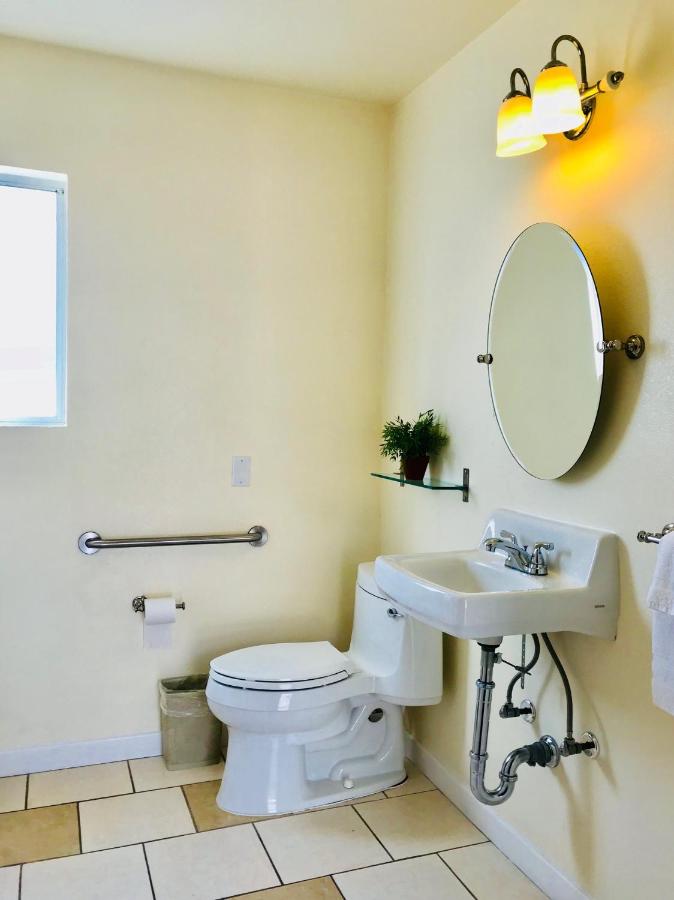 | Bella Capri Inn and Suites