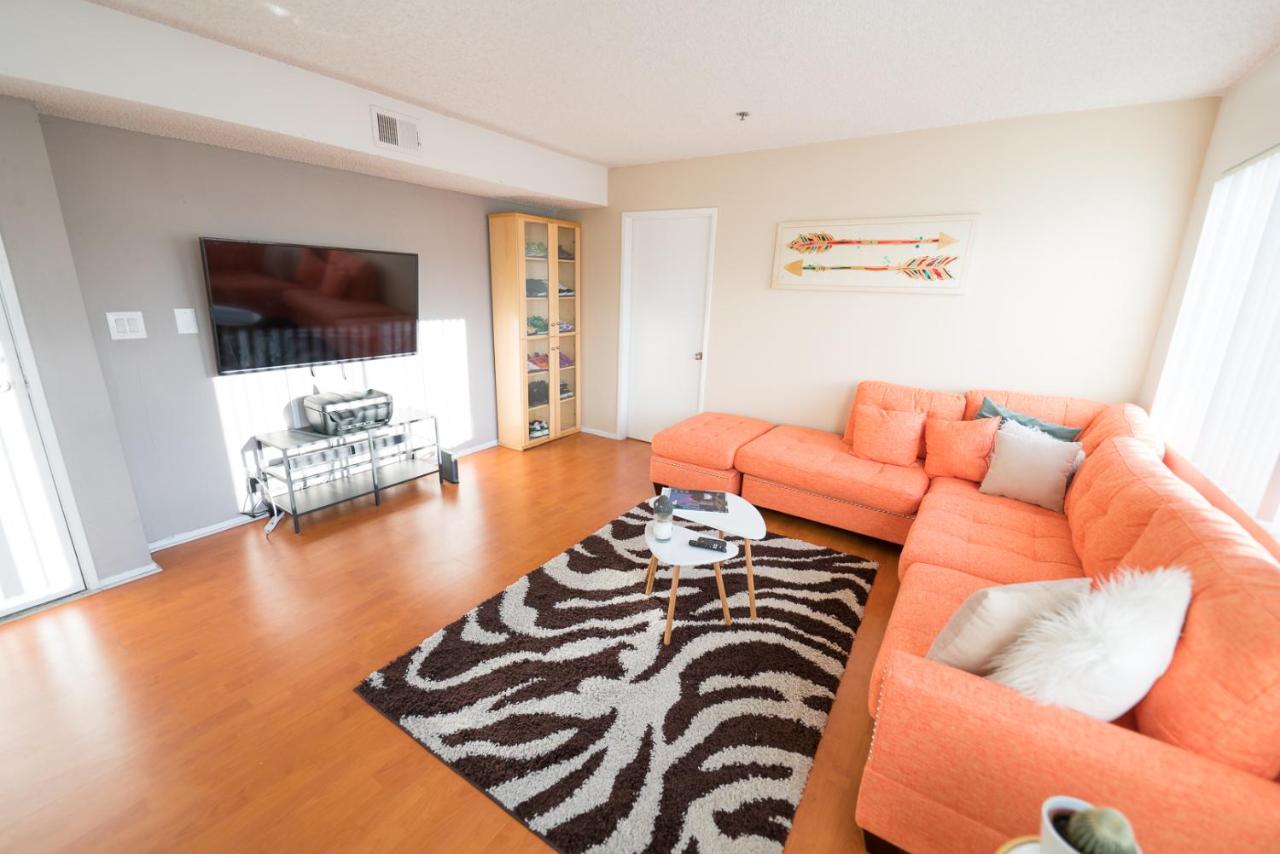 | Cozy Hollywood Get Away