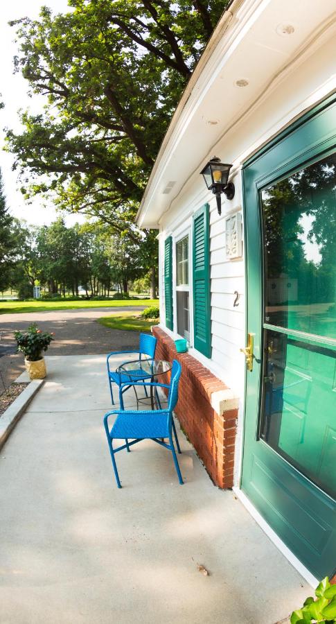 | Oak Park Inn