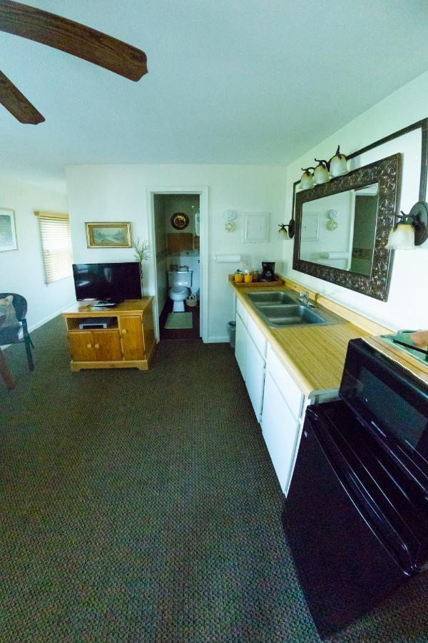 | Oak Park Inn