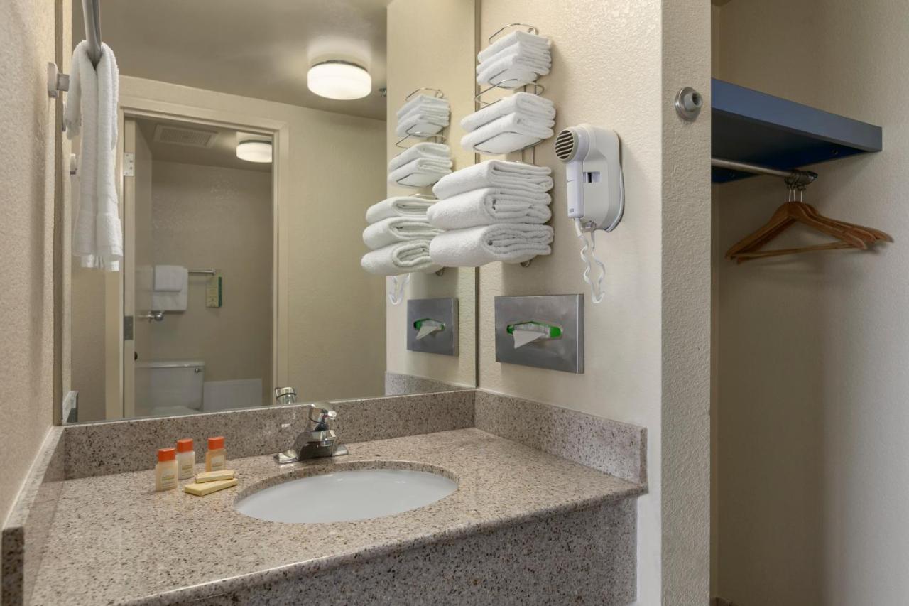 Queen Room with Two Queen Beds - Non-Smoking at Days Inn by Wyndham Gettysburg