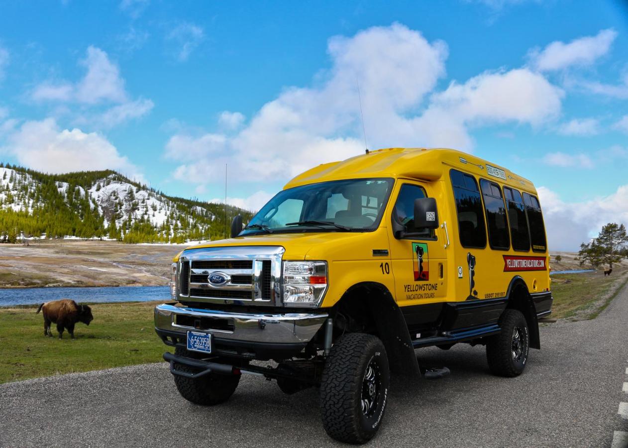 | Yellowstone Park Hotel