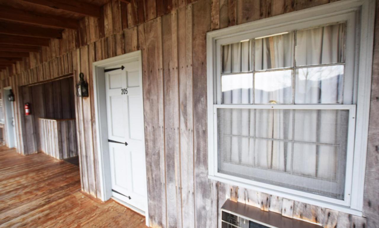 | Graves Mountain Farm & Lodges