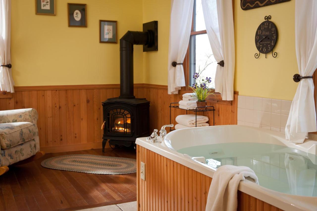 | Inn & Spa at Cedar Falls
