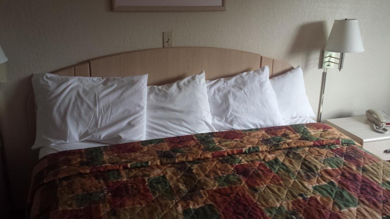  | Americas Stay Inn-Leavenworth