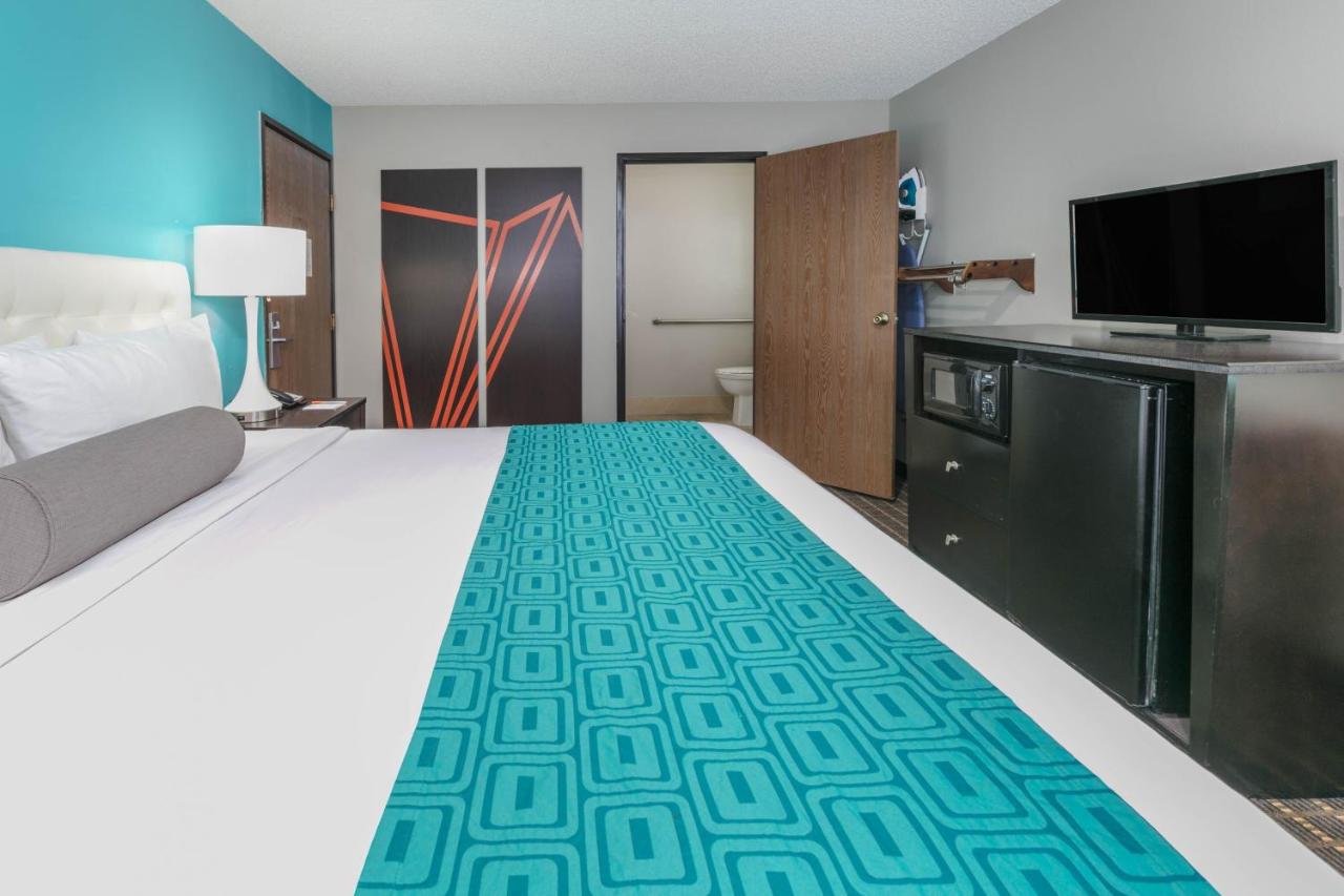 | Howard Johnson by Wyndham Near Schlitterbahn