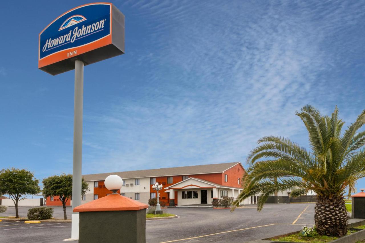 | Howard Johnson by Wyndham Near Schlitterbahn