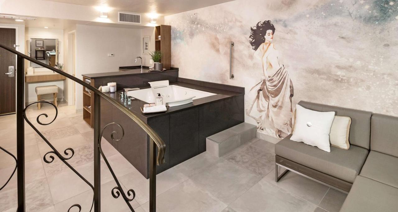 King Suite with Spa Bath at The Rushmore Hotel & Suites, BW Premier Collection