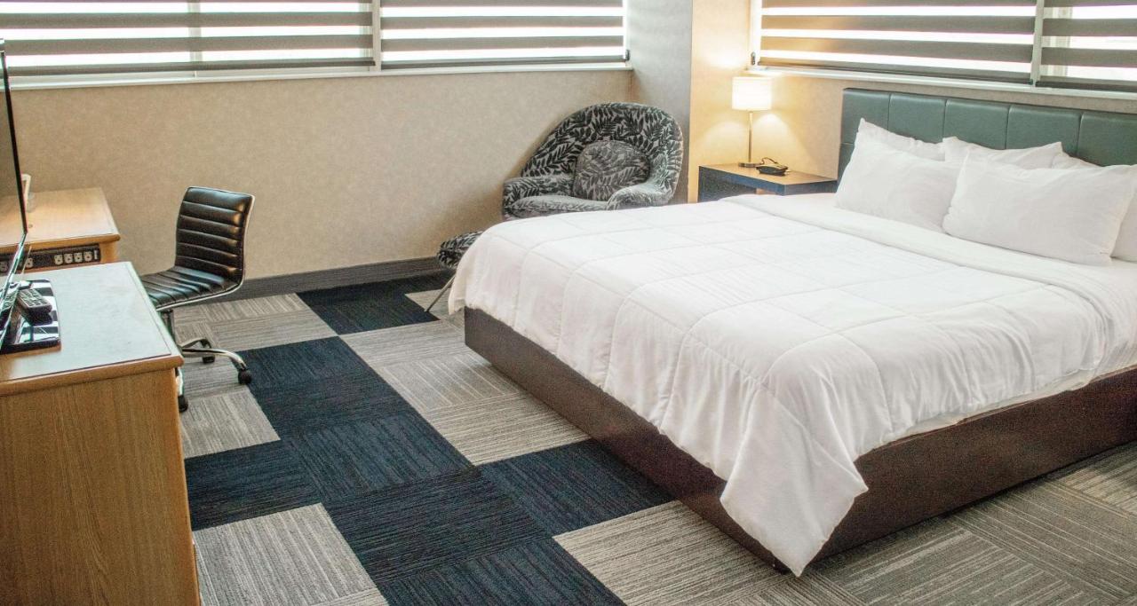  | The Rushmore Hotel & Suites, BW Premier Collection