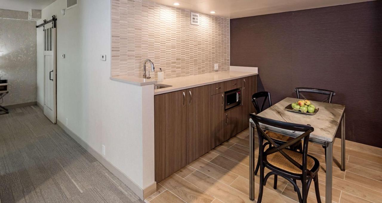  | The Rushmore Hotel & Suites, BW Premier Collection