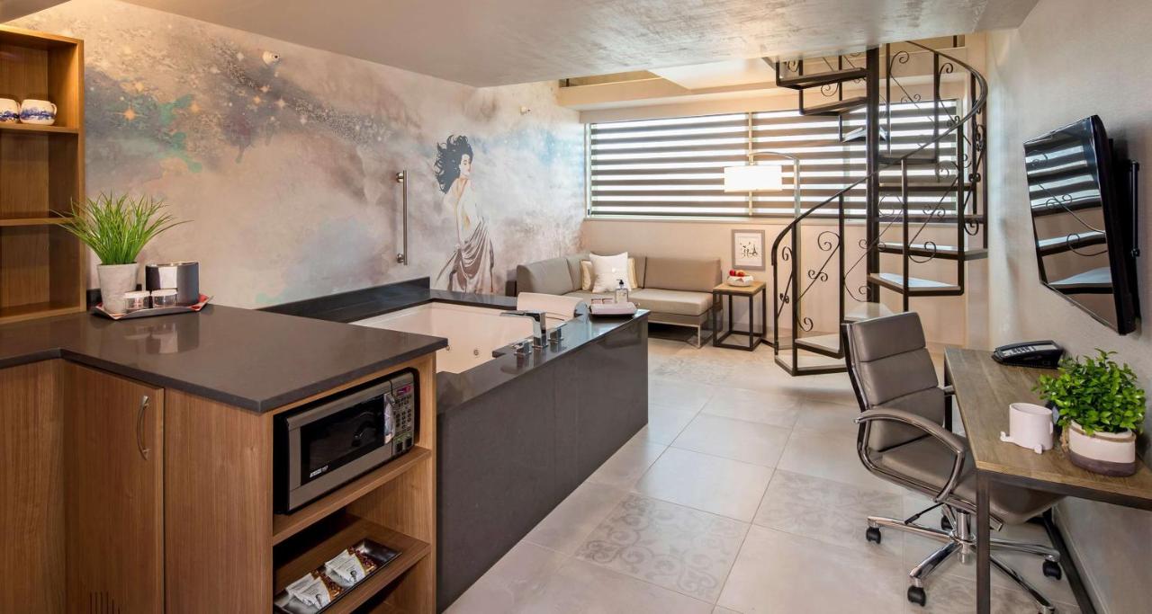 King Suite with Spa Bath at The Rushmore Hotel & Suites, BW Premier Collection