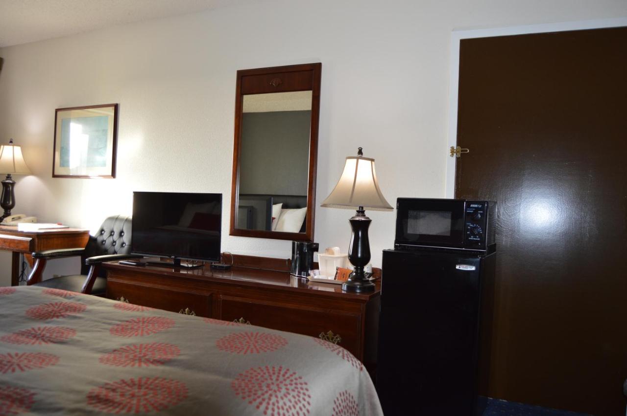 Queen Room with Two Queen Beds - Non-Smoking at Ramada by Wyndham Arcata
