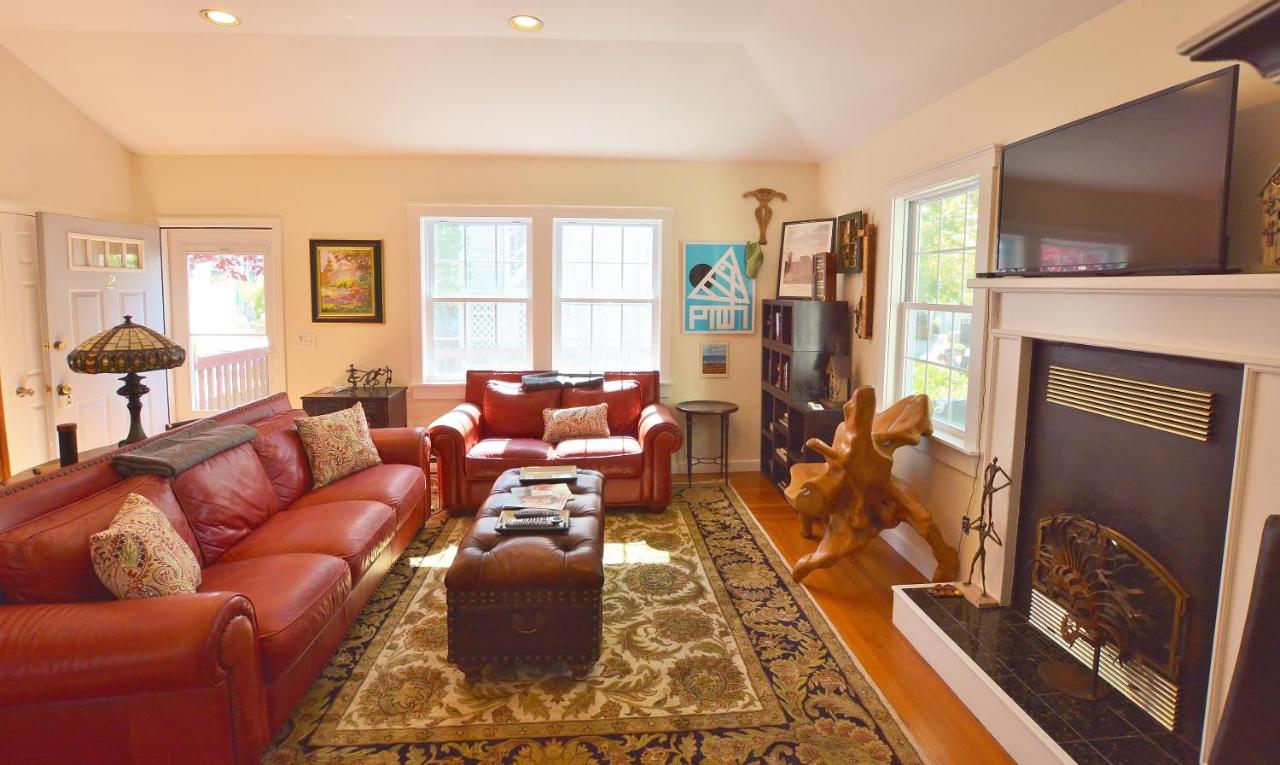 | The John Randall House