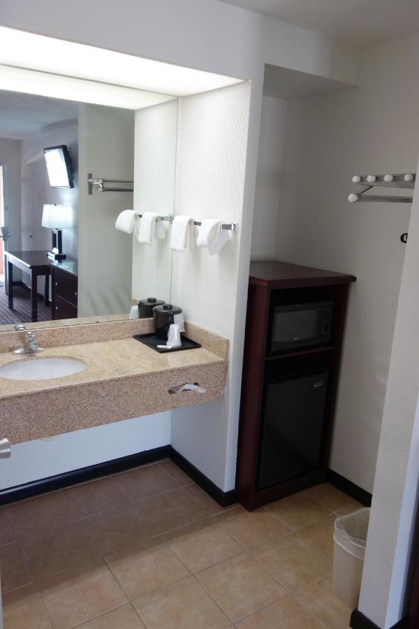 | VIP Inn and Suites