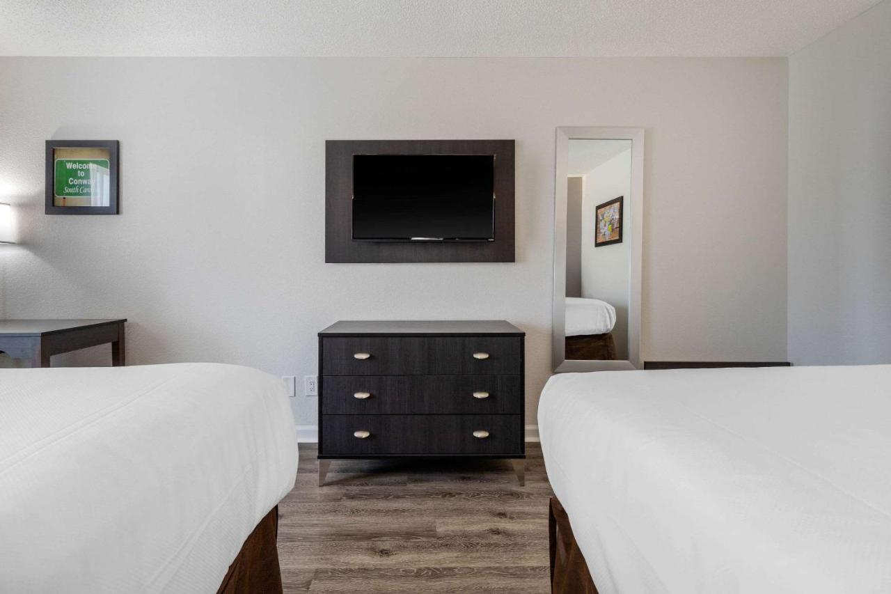 Queen Room with Two Queen Beds - Non-Smoking at Econo Lodge at the University