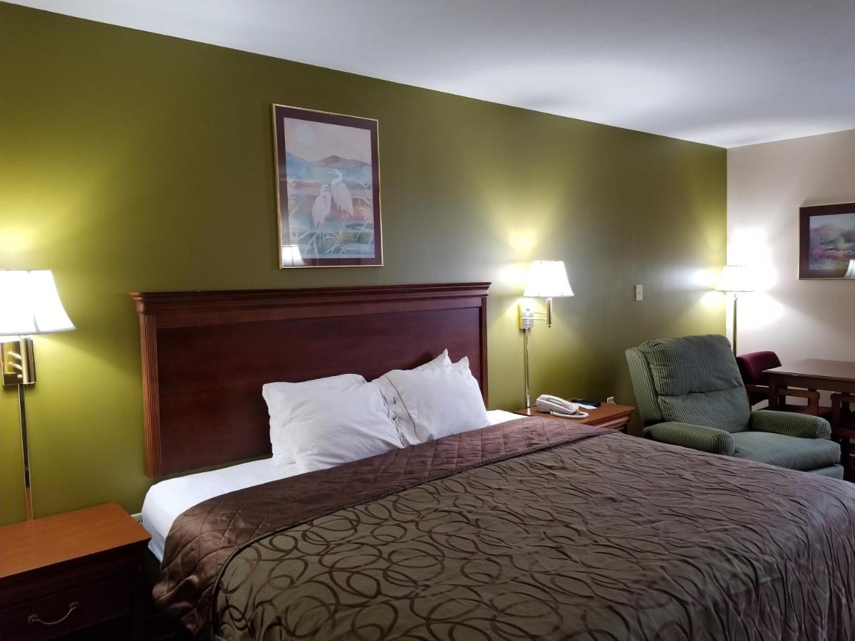 | Briarwood Inn