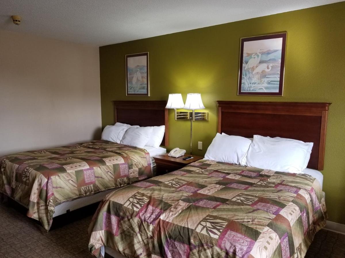 | Briarwood Inn