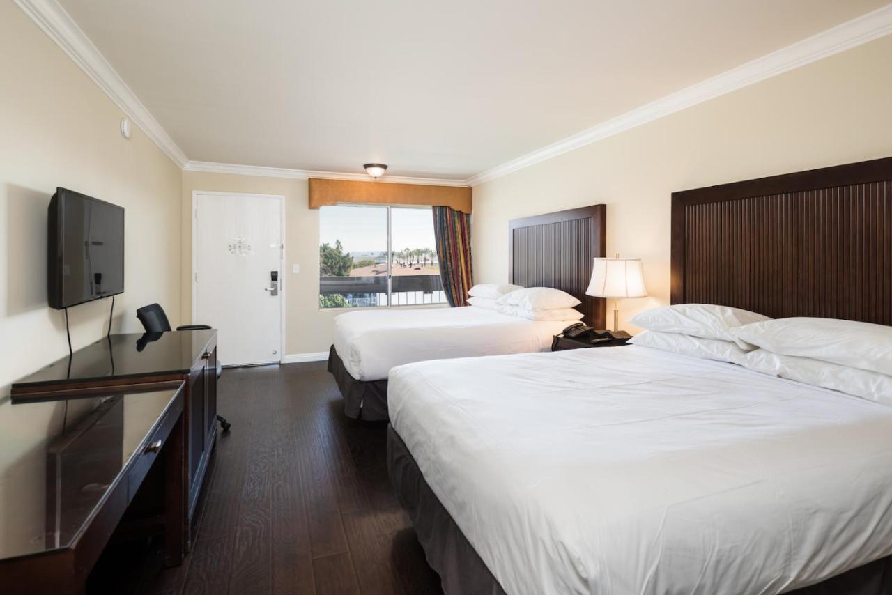 Deluxe Queen Room with Two Queen Beds at Bokai Garden Hotel